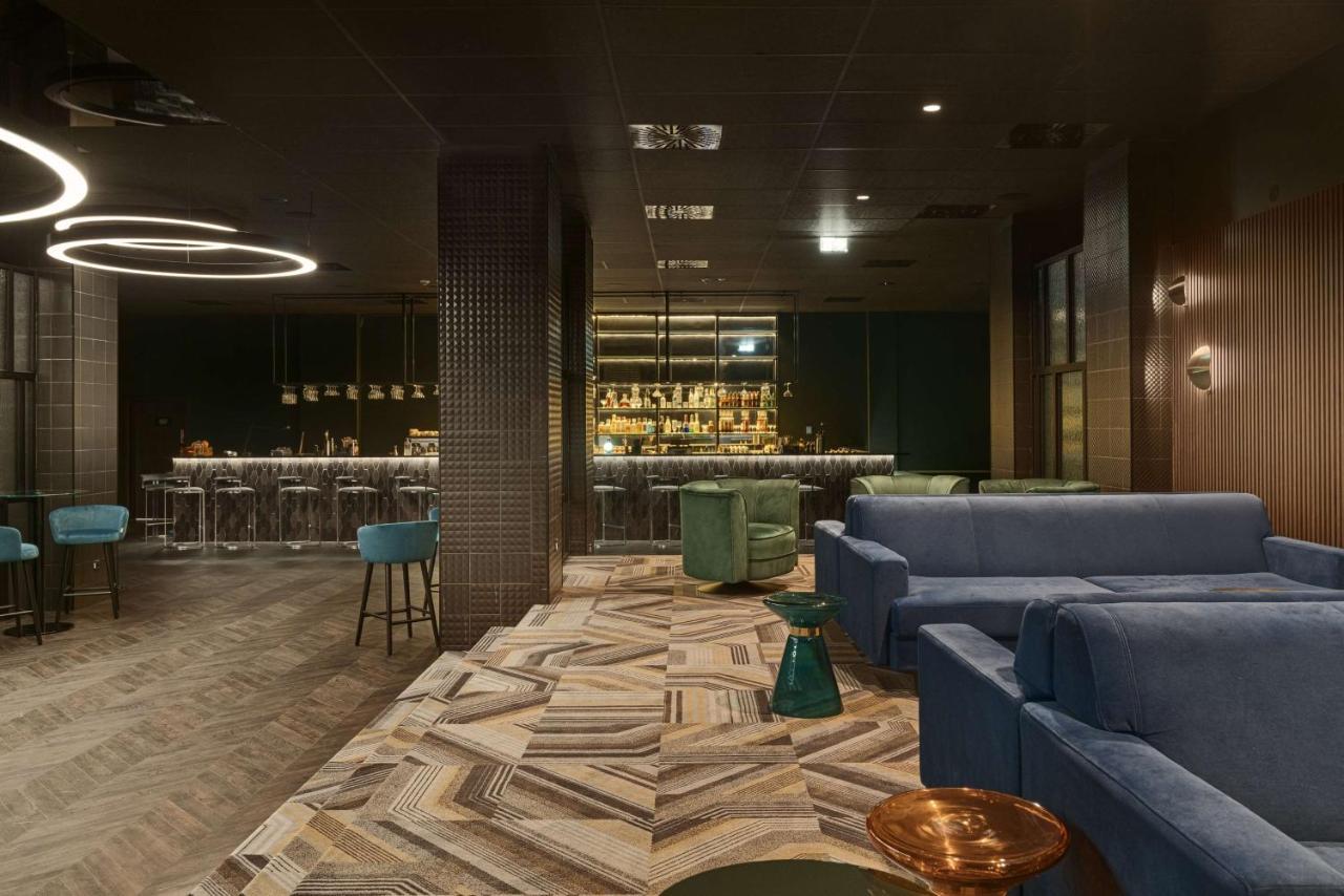 Radisson Blu Resort & Conference Center, Ostroda Mazury Kültér fotó The bar at the 2018 London Design Festival
