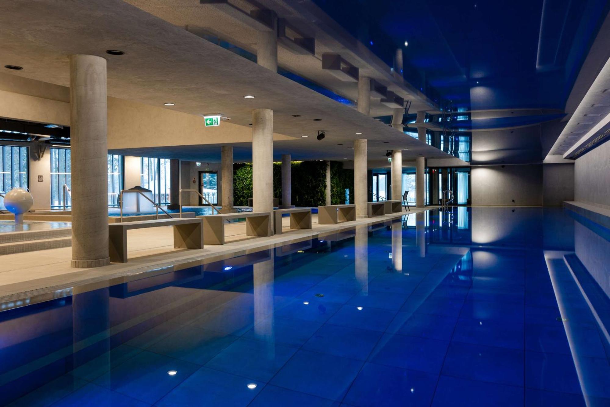 Radisson Blu Resort & Conference Center, Ostroda Mazury Kültér fotó The pool at the hotel